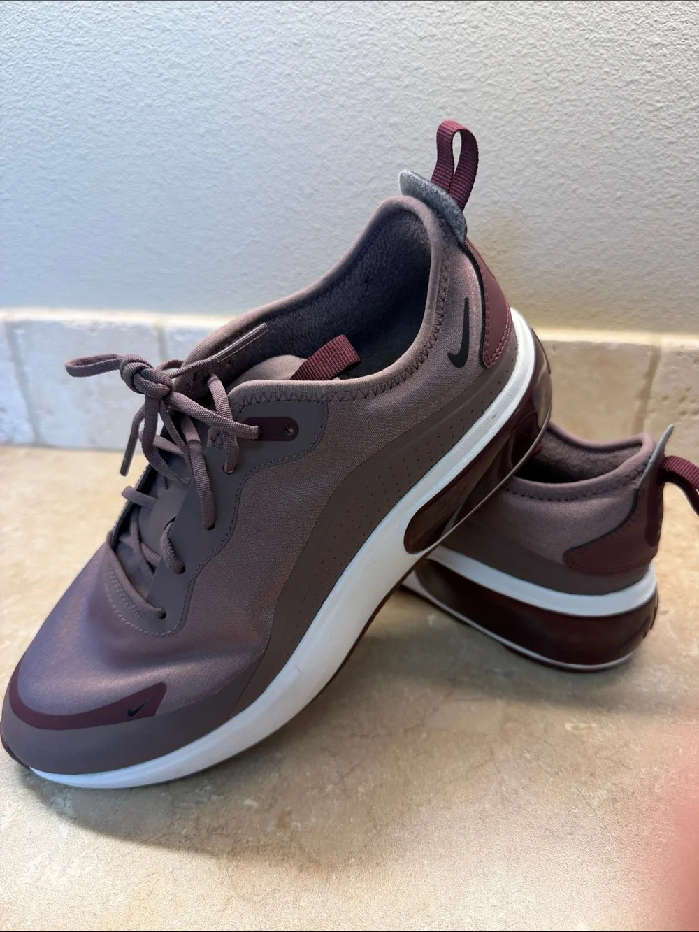 Nike Women's Athletic Sneakers in Dia Plum Eclipse Sz9